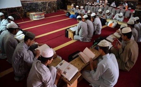 ولې دپاکستان زيرانتظام کشمير کښې مدرسې بندې  خو يونيورسټۍ پرانستې دي؟