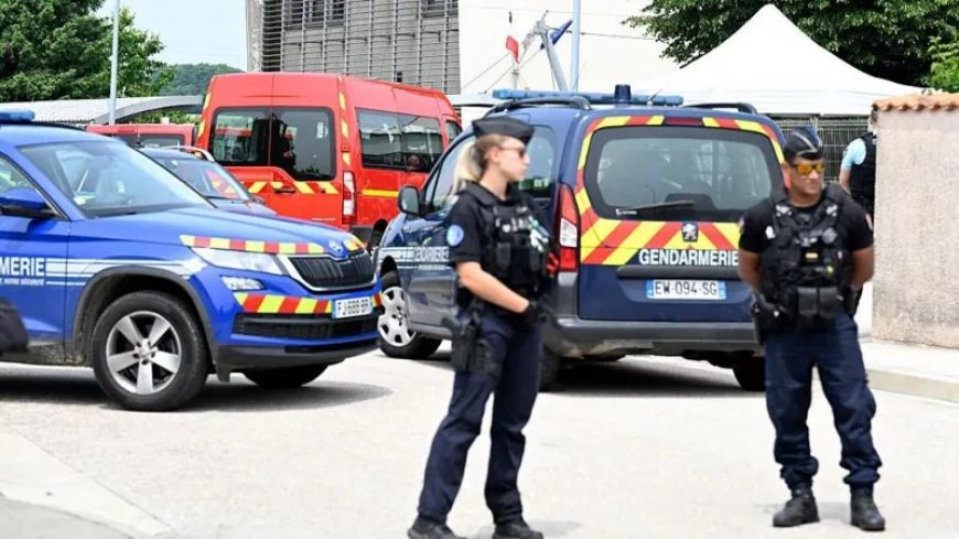 فرانس،دچاقو په وار استاذه قتل