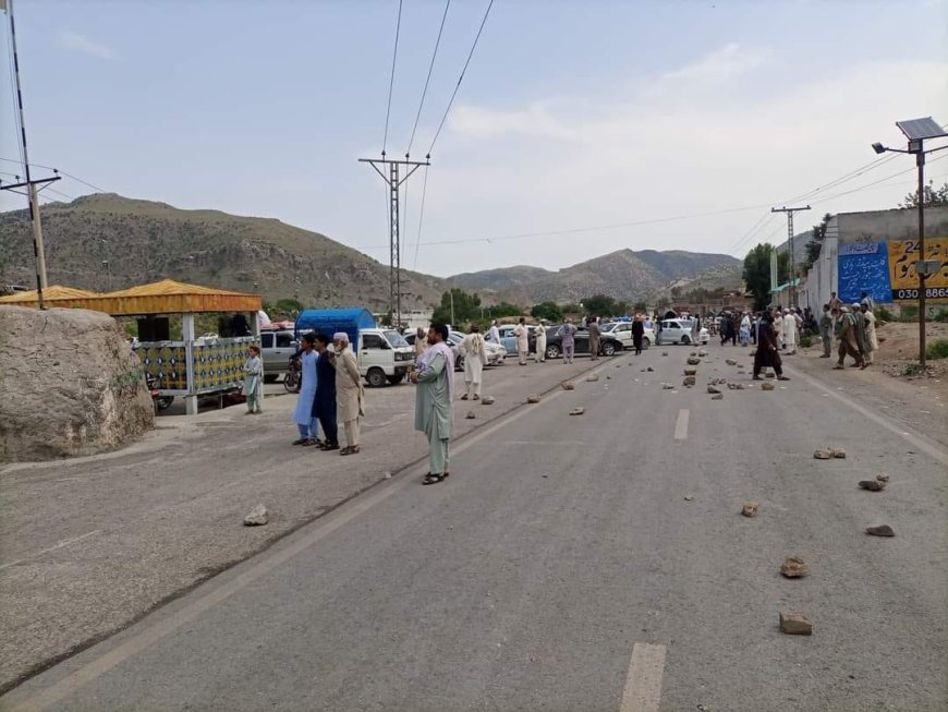 ددرنو چالانونو خلاف  دټرانسپورټرانو په کوهاټ روډ احتجاج