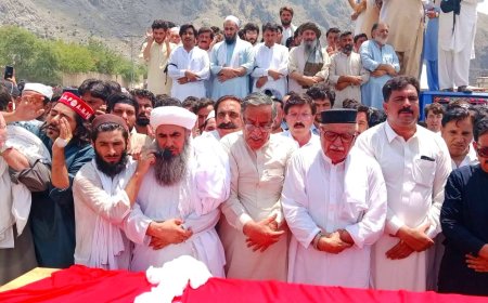 ناوګۍ،دمولانا خانزيب  دجنازې لمونځ ادا کړے شو