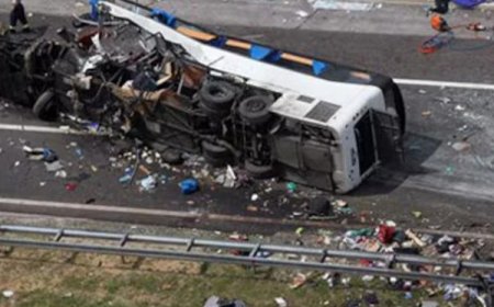 په ايران کښې  بس حادثې سره مخ،٢١ مړۀ،٣٥ ژوبل