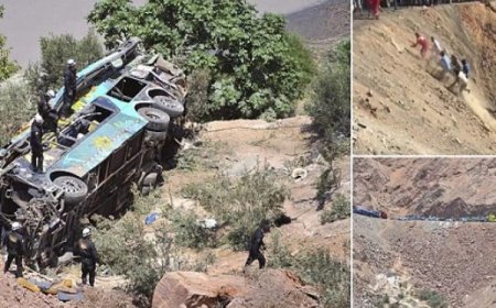 پيرو کښې بس ژورې کندې ته پريوتے،١٥ مړۀ