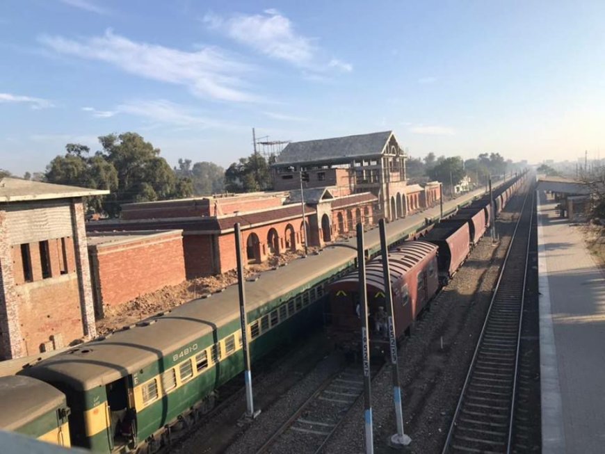 پنجاب،مور  د دوو بچو پشمول دټرين لاندې راتللو سره خودکشي وکړه