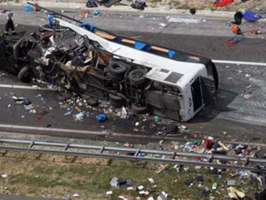 په ايران کښې  بس حادثې سره مخ،٢١ مړۀ،٣٥ ژوبل