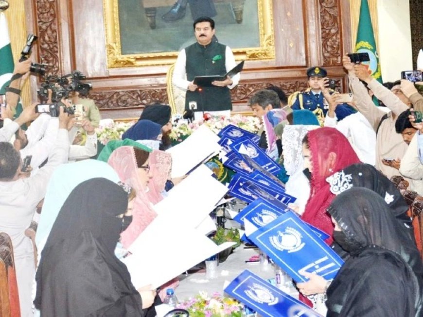 دخېبرپښتونخوا په مخصوصو چوکو منتخبو داسمبلۍ غړو حلف واخستو