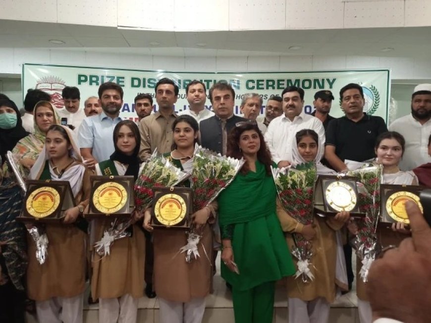 دپېښور دميټرک بورډ نتيجې، ديو سکول جينکو زده کوونکو وړومبۍ درې پوزيشنې واخستې