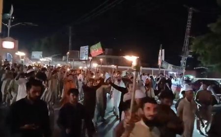 نوښار، دعمران خان رهايۍ لپاره دپي ټي ائي دکارکنانو احتجاج