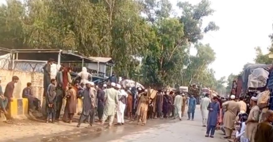 يو اېن اېچ سي ار: په افغانستان کې کډوالو سره کېدونکې نغدي مرستې ځنډولې