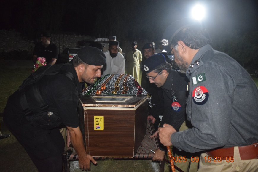 چارسده، دشهيد سپاهي فصيح الدين خان دجنازې لمونځ ادا