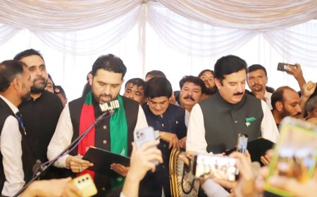 ګورنر نوي ټاكلے شوي وزيراعلٰي محمد سهيل افريدي  نه دوزيراعلى په حېث سوګند واخستو