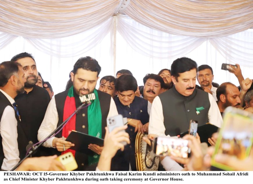 ګورنر نوي ټاكلے شوي وزيراعلٰي محمد سهيل افريدي  نه دوزيراعلى په حېث سوګند واخستو