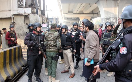 په ايف سي هيډکوارټر حمله، حمله کوونکي افغان وګړي وو، دنادرا تصديق