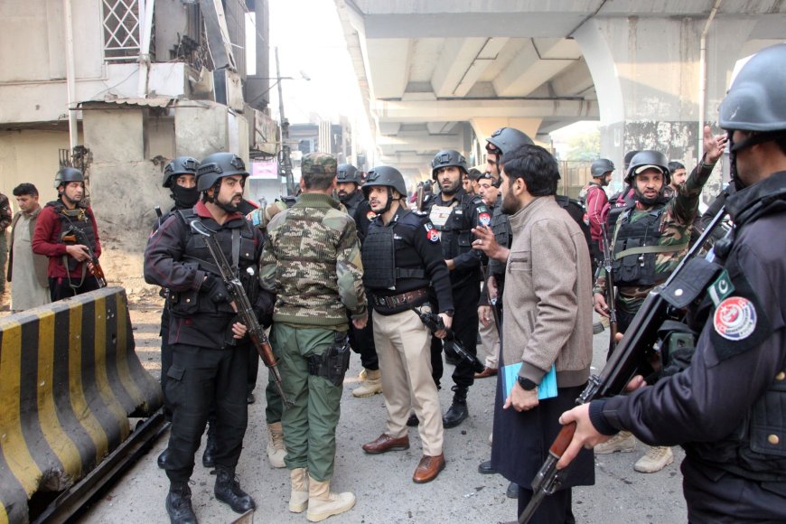 په ايف سي هيډکوارټر حمله، حمله کوونکي افغان وګړي وو، دنادرا تصديق