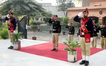 دپېښور نوي تعينات شوي ايس ايس پي اپريشنز دخپلې عهدې چارج سمبال کړو