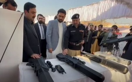 خېبرپښتونخوا پوليس ته دوزيراعلى لخوا جديده وسله اؤ ګاډي حواله، وزيراعلى وائي پښتونخوا کښې به امن بحالولے شي