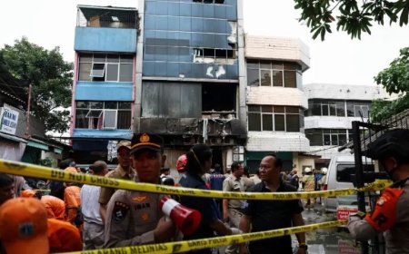 انډونيشيا کښې  دډرون بيټرۍ چاؤدنې په وجه ودانۍ کښې اور ولګيدو،٢٢ مړۀ