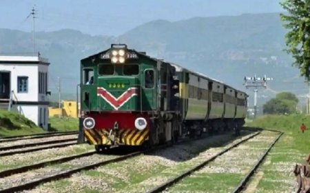 سرګودها کښې ټرين دپوليسو وين وچقولو، دوه اهلکار شهيدان