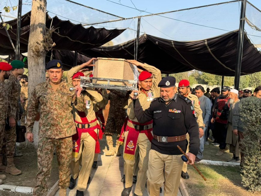 په بنو ميرانشاه روډ دوسله والو حمله، دشمالي وزيرستان اسسټنټ کمشنر ددوه پوليس اهلکارو يو لاروي سره شهيد کړے شو