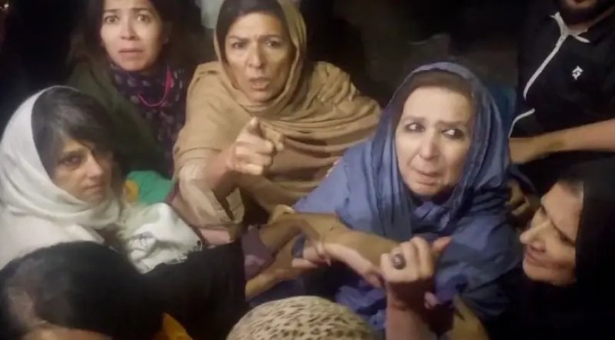 دعظمى خان په اډياله جيل کښې عمران خان سره ملاقات