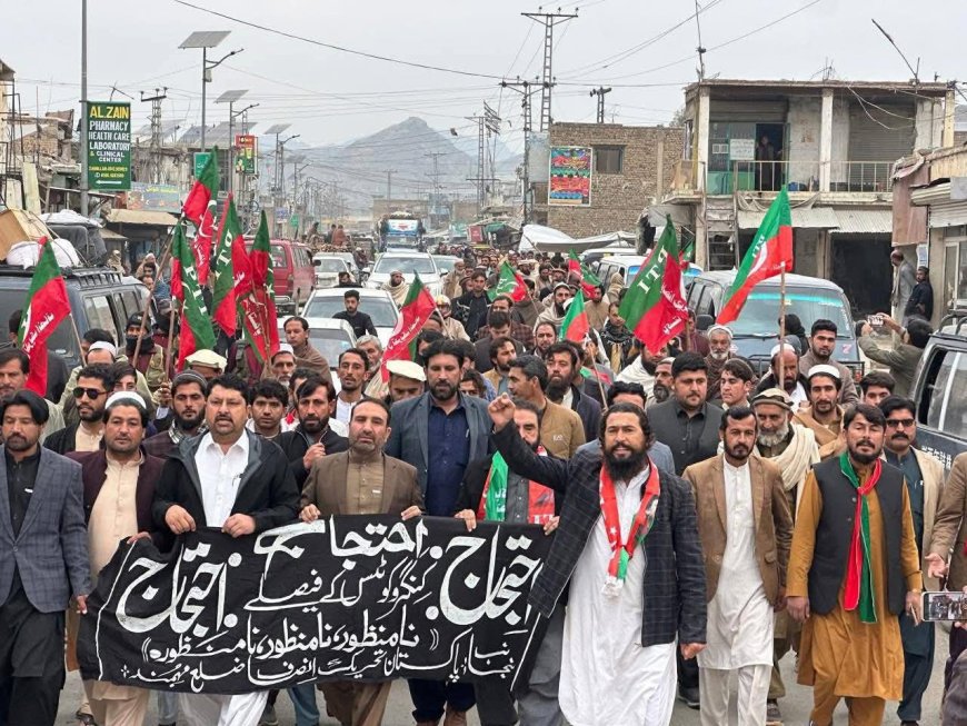 خېبرپښتونخوا کښې عمران خان اؤ بشرى بي بي ته داورول شوې سزا خلاف  دپي ټي ائي احتجاج