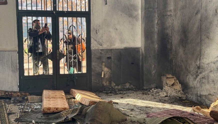 شام، په جومات کښې دجمعې  دلمونځ په دوران چاؤدنه، شپږ مړۀ