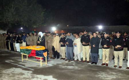 پېښور کښې په ډزو دشهيد سي ټي ډي پوليس اهلکار دجنازې لمونځ ادا