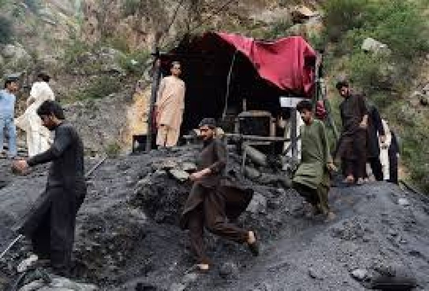 د نوښار چراټ شاه کوټ دسکرو درنګ کښې چاؤدنه، دپلار او زوې پشمول ٧ مزدوران سخت ژوبل