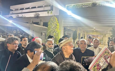 عمران خان ته هسپتال کښې دعلاج  اجازت ورکولو لپاره اسلام اباد کښې دپي ټي ائي احتجاج