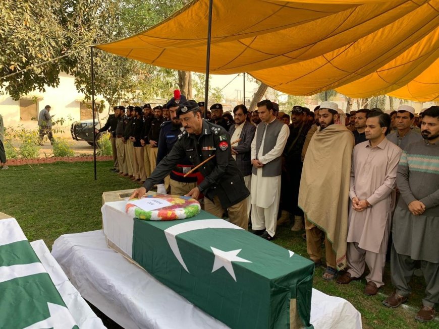 خېبرپښتونخوا: دترهه ګرو حملو کښې درې پوليس اهلکاراؤ ديو پوليس اهلکار معصوم زوې شهيدان