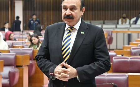 تر څو چې   افغانستان  د پاكستان په ضد د ترهګرۍ   خاتمې ضمانت نه وي راكړے آپرېشن به روان وي، ډاکټر طارق فضل چوهدري