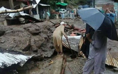 کوهاټ : د باران له امله د کور چت نړېدو پېښه کښې دوه ماشومان مړۀ، دوه ښځې ټپيانې