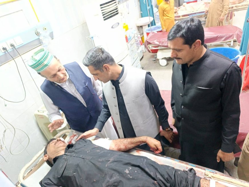 پېښور،دلاسي بم حمله کښې دوه پوليس اهلکار ژوبل، دايس ايس پي اپريشنز دايل ار ايچ دوره