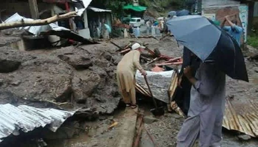 کوهاټ : د باران له امله د کور چت نړېدو پېښه کښې دوه ماشومان مړۀ، دوه ښځې ټپيانې